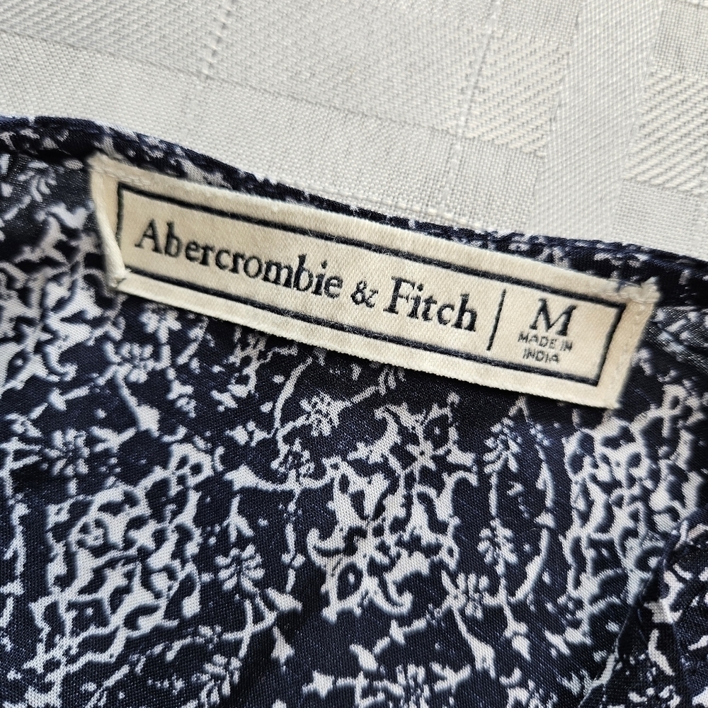 Abercrombie & Fitch navy romper with 3/4 bell sleeves and ruffled hem size M - Picture 11 of 12